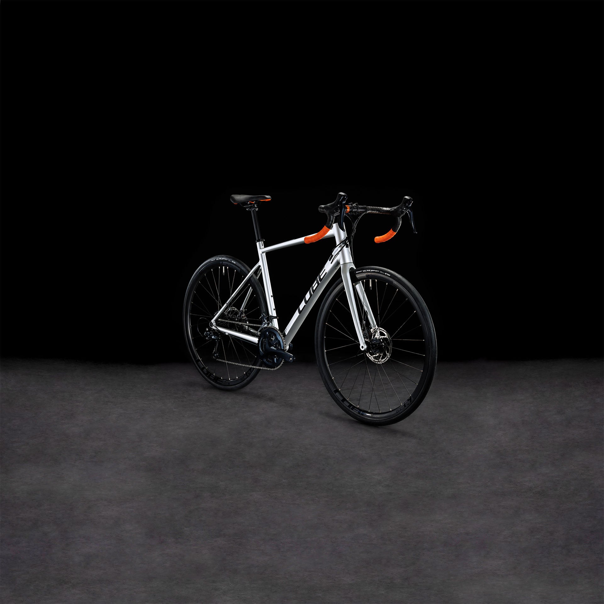 Bicicleta de ruta CUBE Attain Pro silver'n'orange